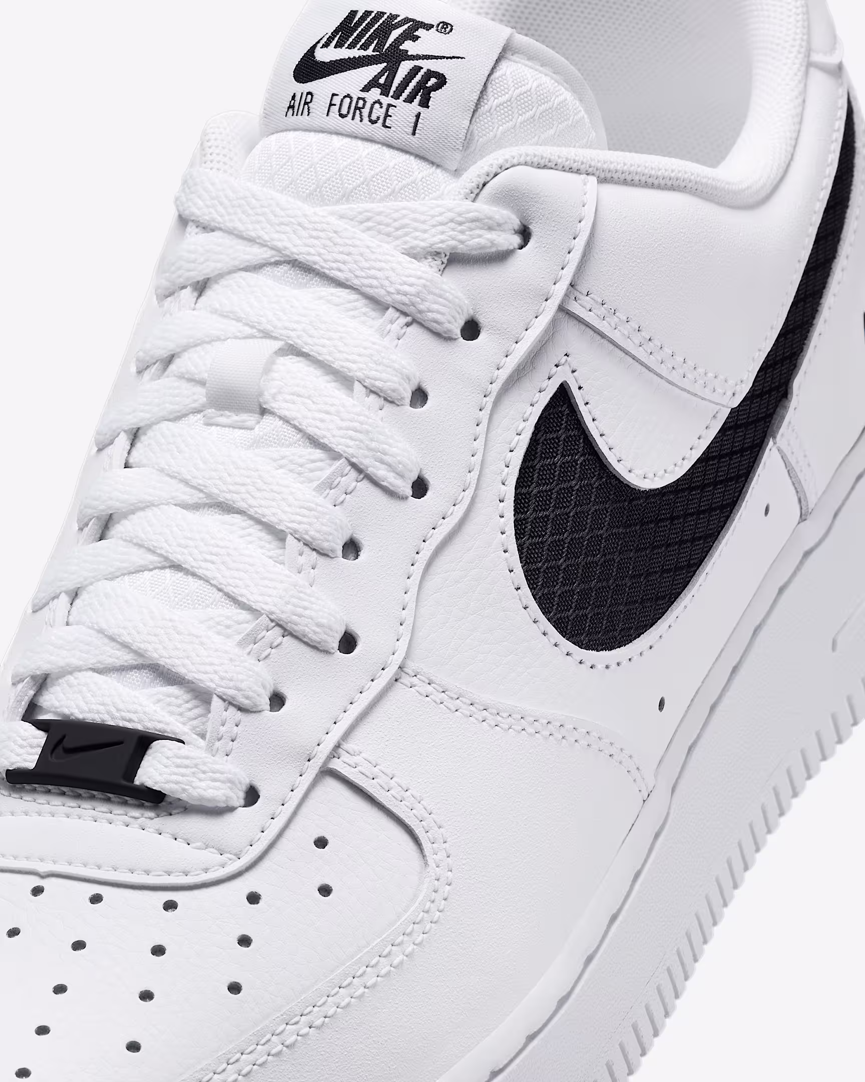 Nike Air Force 1 07 LV8